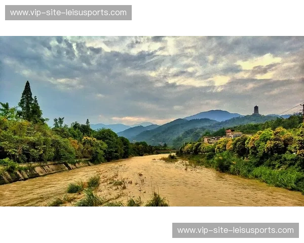 红魔工业之魂对垒南方海岸圣徒：一场跨越纬度的足球朝圣之旅